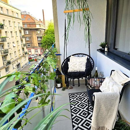 Design Apt In Old Town-Free Parking-Balcony ブラチスラヴァ エクステリア 写真