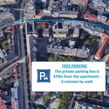 Design Apt In Old Town-Free Parking-Balcony ブラチスラヴァ エクステリア 写真