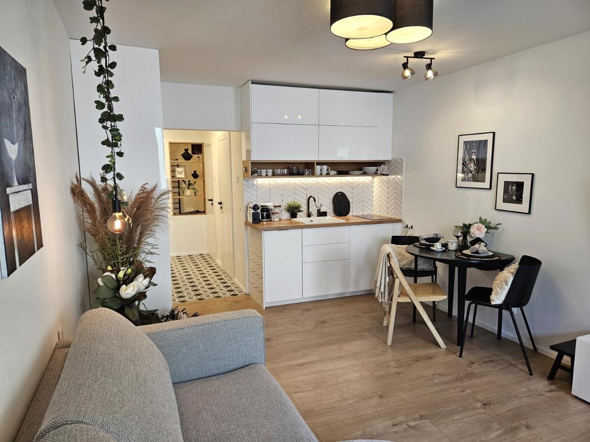 Design Apt In Old Town-Free Parking-Balcony ブラチスラヴァ エクステリア 写真
