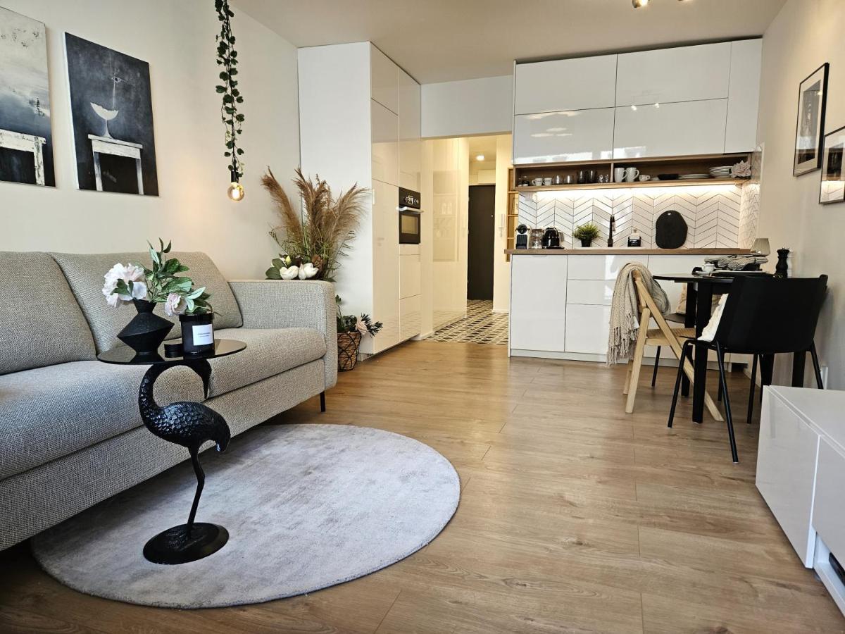 Design Apt In Old Town-Free Parking-Balcony ブラチスラヴァ エクステリア 写真