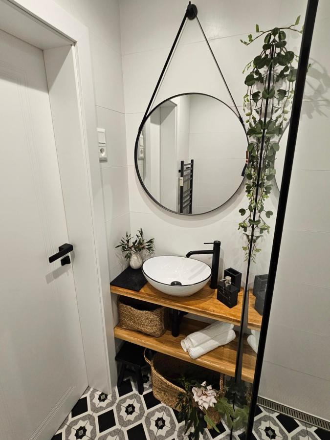 Design Apt In Old Town-Free Parking-Balcony ブラチスラヴァ エクステリア 写真
