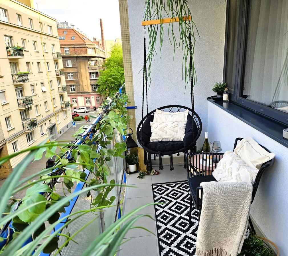 Design Apt In Old Town-Free Parking-Balcony ブラチスラヴァ エクステリア 写真